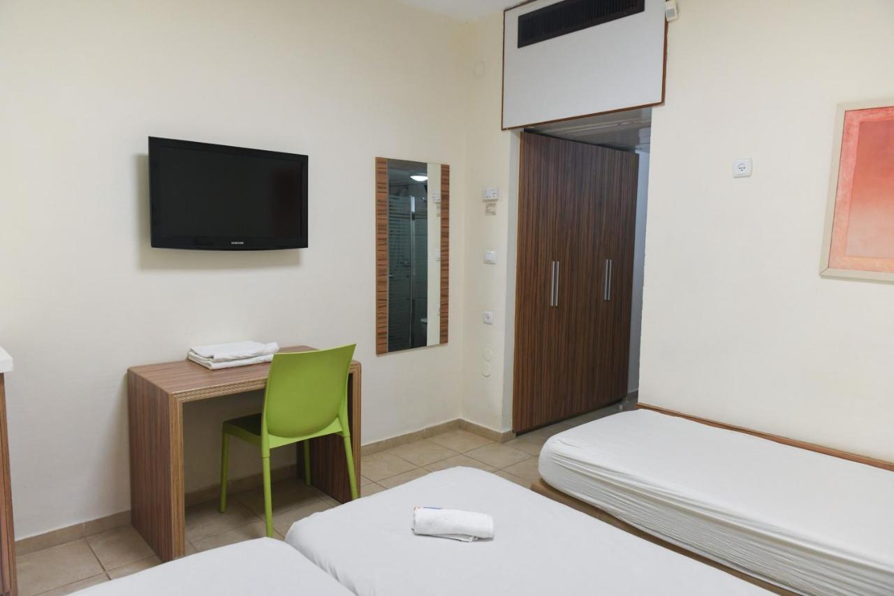 Hi - Karei Deshe Hostel Khirbet Minim Exterior photo
