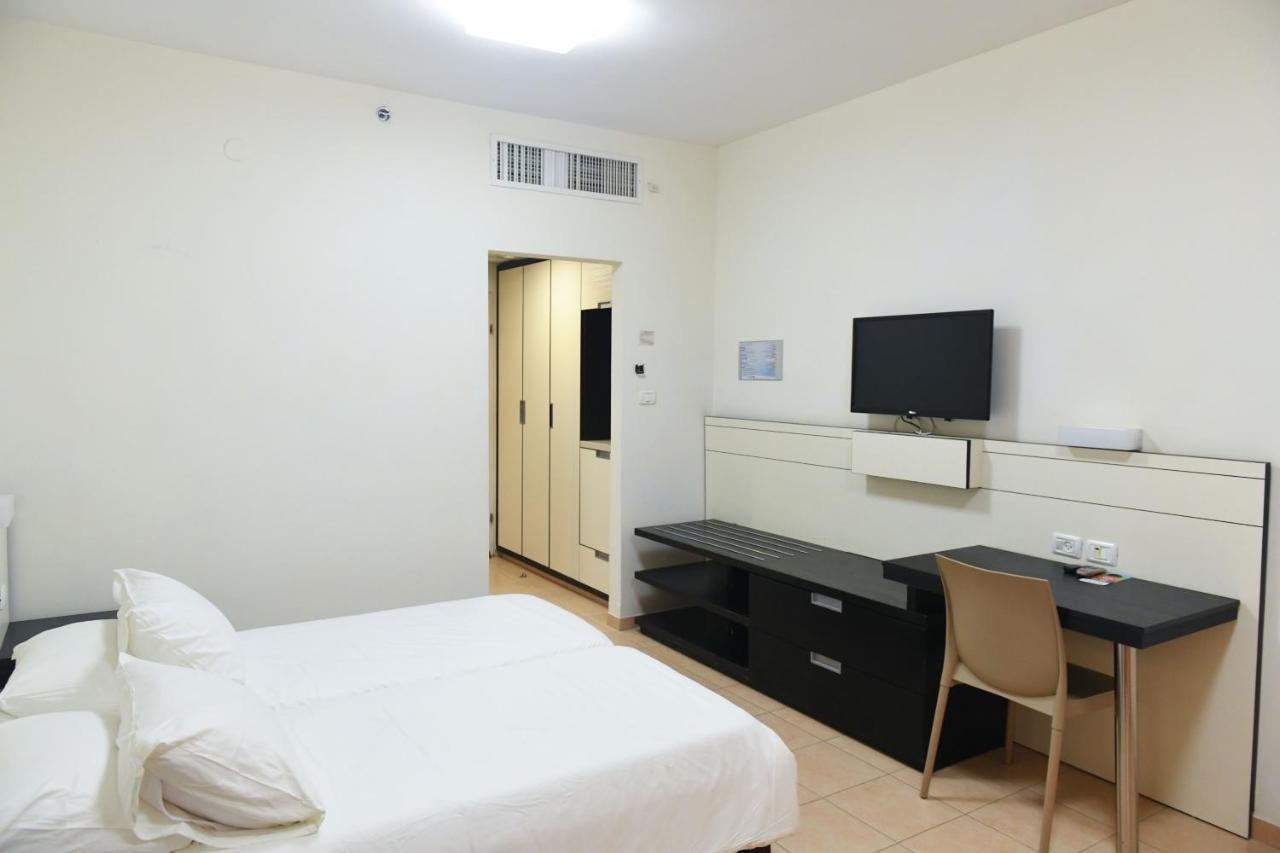 Hi - Karei Deshe Hostel Khirbet Minim Exterior photo